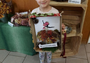 Dziewczynka z grupy 4 latków otrzymała wyróżnienie