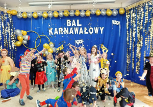 Miła niespodzianka od Pani Dyrektor na zakończenie balu