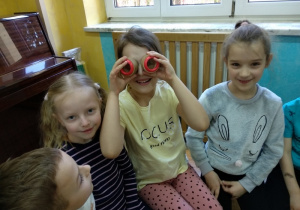 Jak widzą mrówki - patrzymy przez okulary