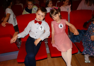 Dzieci w oczekiwaniu na werdykt jury