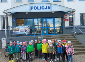 Wycieczka na Komendę Policji i do Straży Pożarnej 5,6 - latki